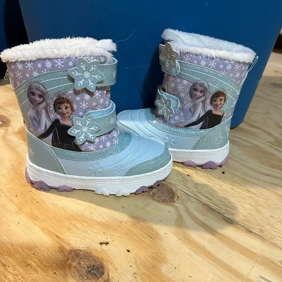 Frozen Light-Up Snow Boots for Kids - Blue and White - Picture 6 of 6